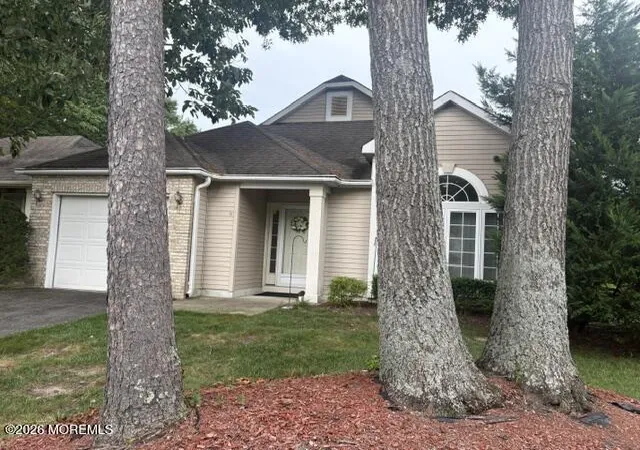 Photo 2 of Single family home for sale at 8 Llewellyn Ct, Jackson, NJ 08527 | MLS# 22627870 | Listing updated on 2026-09-06