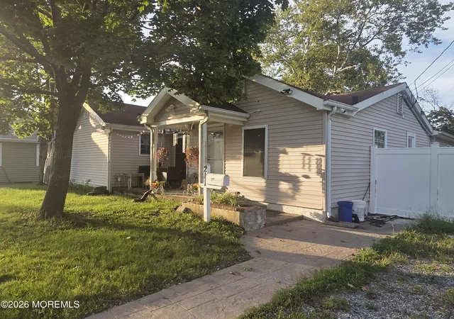 Photo 1 of Single family home for sale at 211 Magnolia Ave, Toms River, NJ 08757 | MLS# 22627766 | Listing updated on 2026-09-05