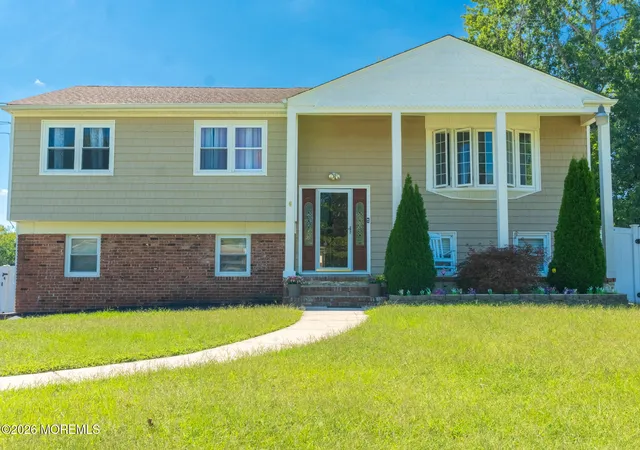 Photo 1 of Single family home for sale at 31 Kim Ln, Toms River, NJ 08755 | MLS# 22627797 | Listing updated on 2026-09-14