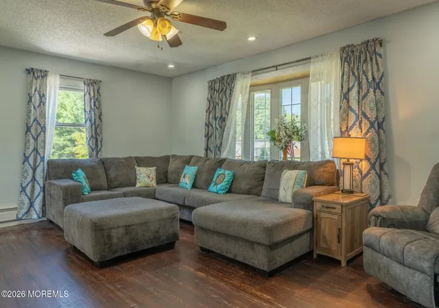 Photo 4 of Single family home for sale at 31 Kim Ln, Toms River, NJ 08755 | MLS# 22627797 | Listing updated on 2026-10-18