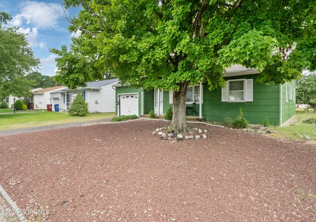 Photo 2 of Single family home for sale at 90 Castleton Dr, Toms River, NJ 08757 | MLS# 22627821 | Listing updated on 2026-09-04