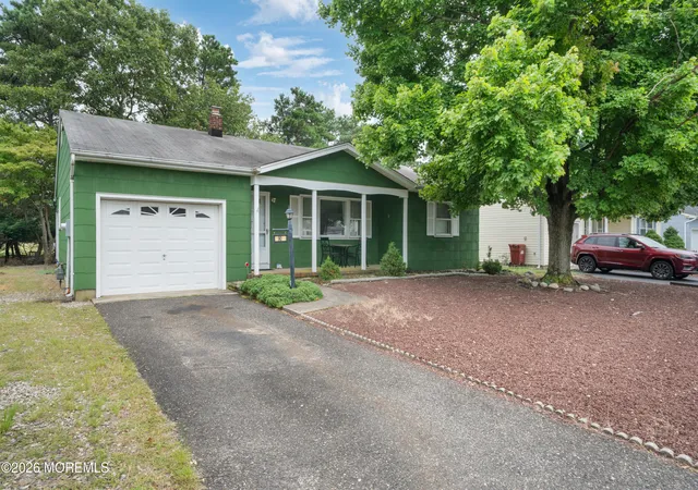 Photo 3 of Single family home for sale at 90 Castleton Dr, Toms River, NJ 08757 | MLS# 22627821 | Listing updated on 2026-09-04