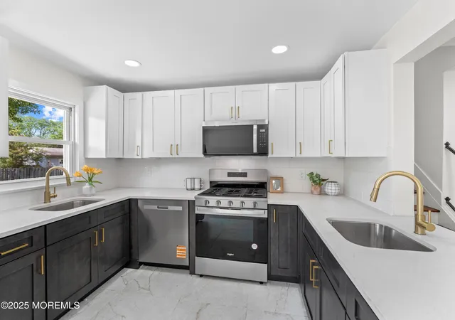 Photo 3 of Single family home for sale at 37 Bryant Dr, Jackson, NJ 08527 | MLS# 22627888 | Listing updated on 2026-09-04