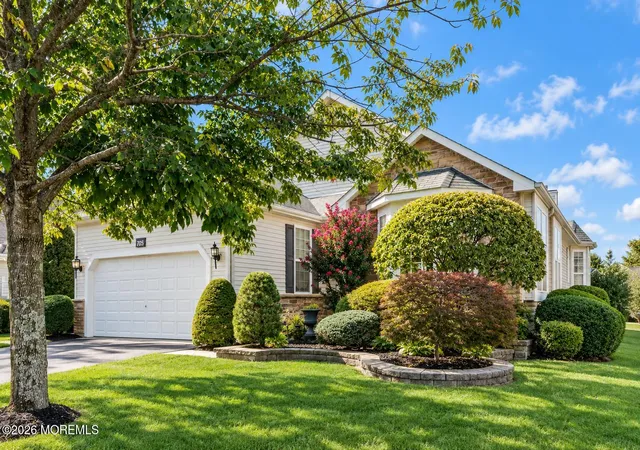 Photo 3 of Single family home for sale at 705 Michael Ct, Lakewood, NJ 08701 | MLS# 22628975 | Listing updated on 2026-09-14