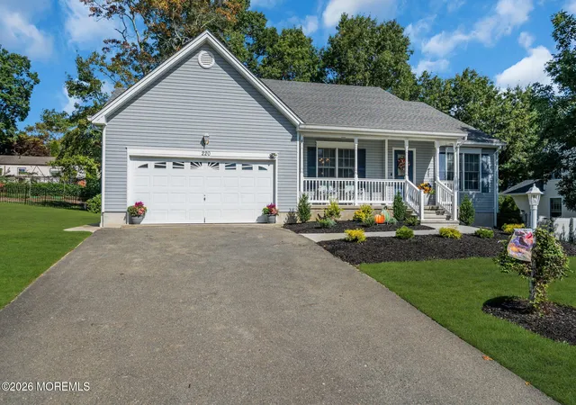 Photo 4 of Single family home for sale at 220 Mizzen Ave, Manahawkin, NJ 08050 | MLS# 22628483 | Listing updated on 2026-09-14