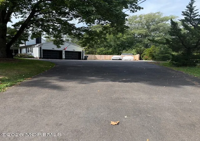 Photo 4 of Sale Pending at 733 Colts Neck Rd, Freehold, NJ 07728 | MLS# 22627974 | Listing updated on 2026-09-10