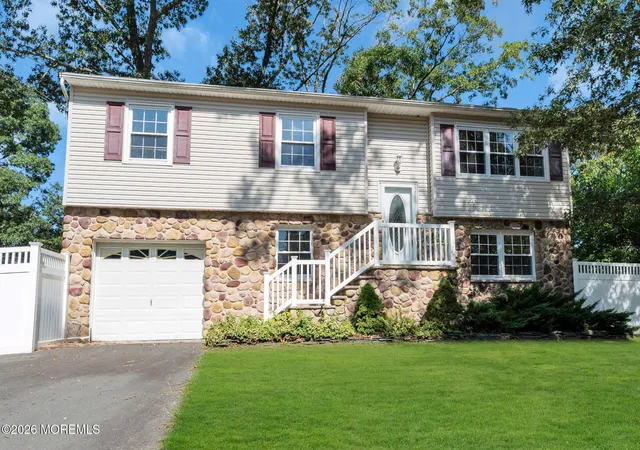 Photo 2 of Single family home for sale at 237 Mill Crk Dr, Bayville, NJ 08721 | MLS# 22627946 | Listing updated on 2026-10-06