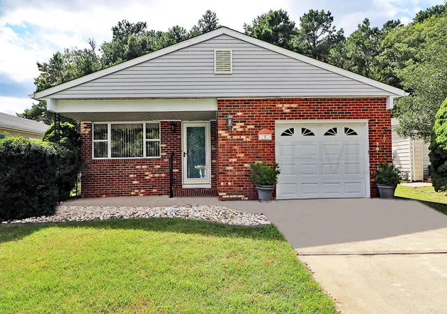 Photo 1 of Single family home for sale at 7 Point Blanche Ct, Toms River, NJ 08757 | MLS# 22628163 | Listing updated on 2026-09-09