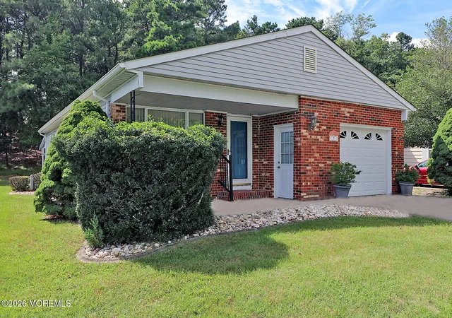 Photo 2 of Single family home for sale at 7 Point Blanche Ct, Toms River, NJ 08757 | MLS# 22628163 | Listing updated on 2026-09-09