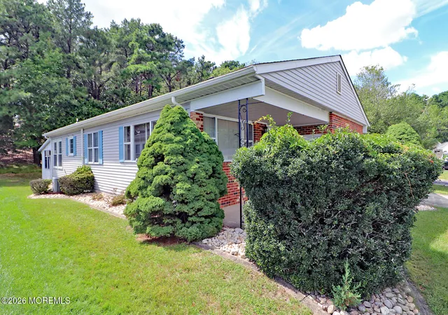 Photo 3 of Single family home for sale at 7 Point Blanche Ct, Toms River, NJ 08757 | MLS# 22628163 | Listing updated on 2026-09-09
