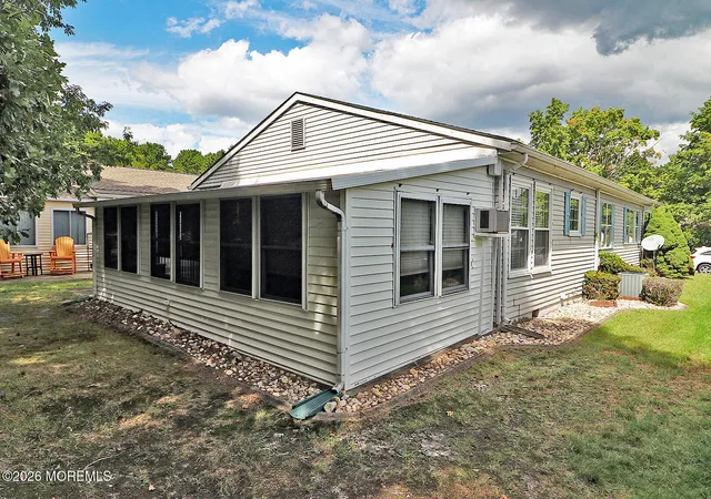 Photo 4 of Single family home for sale at 7 Point Blanche Ct, Toms River, NJ 08757 | MLS# 22628163 | Listing updated on 2026-09-09