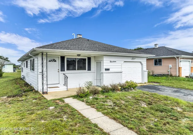 Photo 2 of Single family home for sale at 19 Saint David Dr, Toms River, NJ 08757 | MLS# 22627998 | Listing updated on 2026-09-08