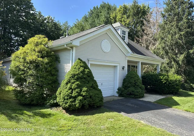 Photo 2 of Single family home for sale at 30 Silverwoods Dr, Lakewood, NJ 08701 | MLS# 22628023 | Listing updated on 2026-09-05