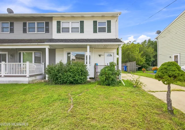 Photo 1 of Single family home for sale at 814 Laurel St, Lakehurst, NJ 08733 | MLS# 22628037 | Listing updated on 2026-09-07