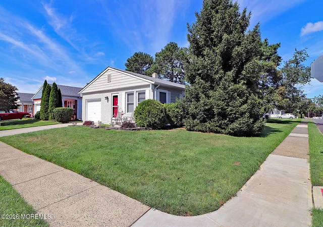 Photo 2 of Single family home for sale at 31 Buena Visa Dr, Toms River, NJ 08757 | MLS# 22628060 | Listing updated on 2026-09-14