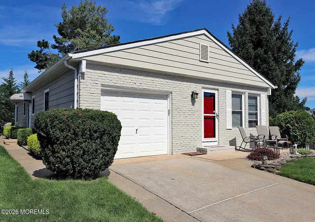 Photo 3 of Single family home for sale at 31 Buena Visa Dr, Toms River, NJ 08757 | MLS# 22628060 | Listing updated on 2026-09-14