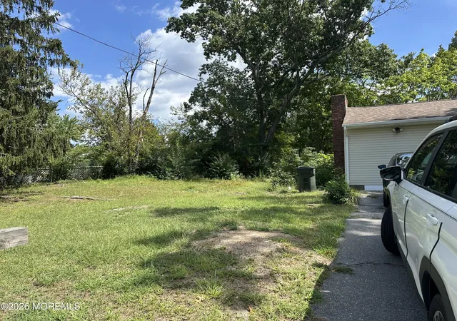 Photo 2 of Single family home for sale at 8 Western Dr, Howell, NJ 07731 | MLS# 22628079 | Listing updated on 2026-09-06