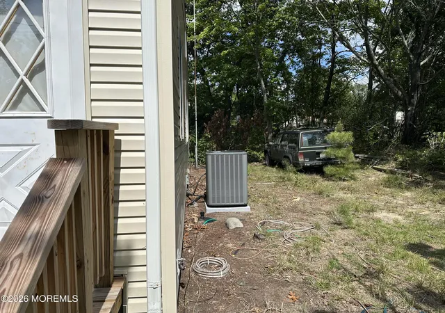 Photo 3 of Single family home for sale at 8 Western Dr, Howell, NJ 07731 | MLS# 22628079 | Listing updated on 2026-09-06