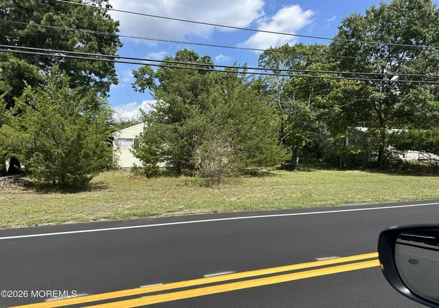 Photo 4 of Single family home for sale at 8 Western Dr, Howell, NJ 07731 | MLS# 22628079 | Listing updated on 2026-09-06