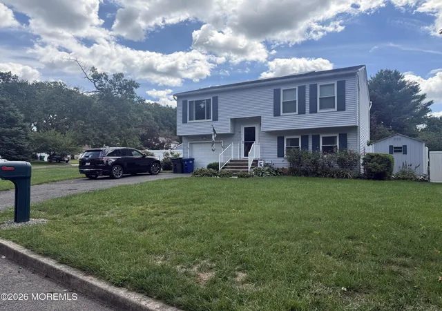 Photo 3 of Single family home for sale at 15 Barre Dr, Howell, NJ 07731 | MLS# 22628169 | Listing updated on 2026-09-14