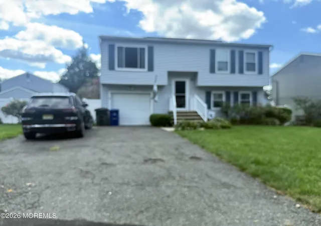 Photo 4 of Single family home for sale at 15 Barre Dr, Howell, NJ 07731 | MLS# 22628169 | Listing updated on 2026-09-14