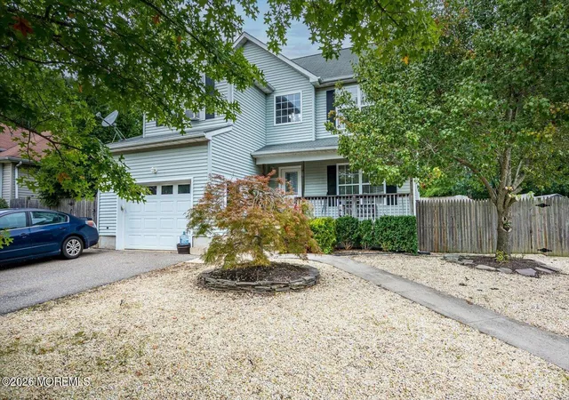 Photo 4 of Single family home for sale at 27 Lena Ct, Bayville, NJ 08721 | MLS# 22628089 | Listing updated on 2026-09-10