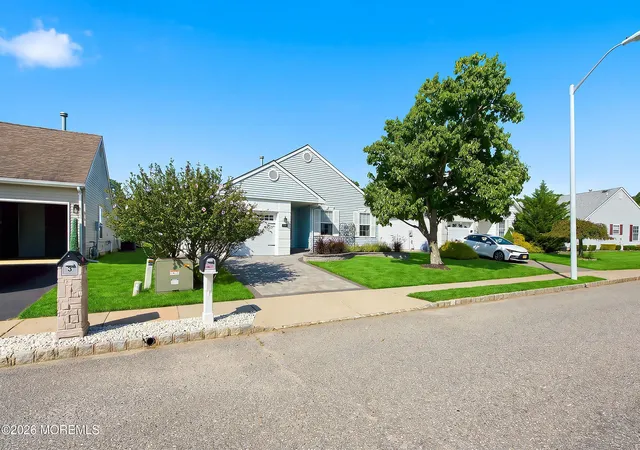 Photo 2 of Single family home for sale at 5 Cancun St, Toms River, NJ 08757 | MLS# 22628181 | Listing updated on 2026-09-13