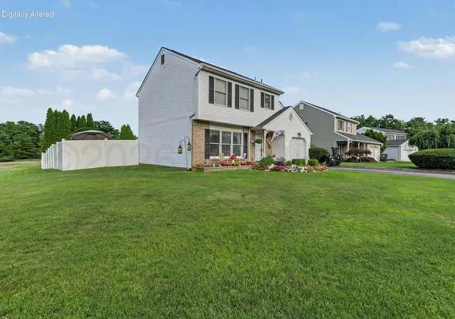 Photo 4 of Single family home for sale at 30 Albatross Dr, Howell, NJ 07731 | MLS# 22628274 | Listing updated on 2026-09-16