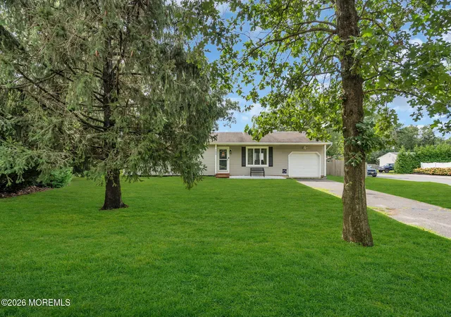Photo 4 of Single family home for sale at 700 Commonwealth Blvd, Toms River, NJ 08757 | MLS# 22628309 | Listing updated on 2026-09-09