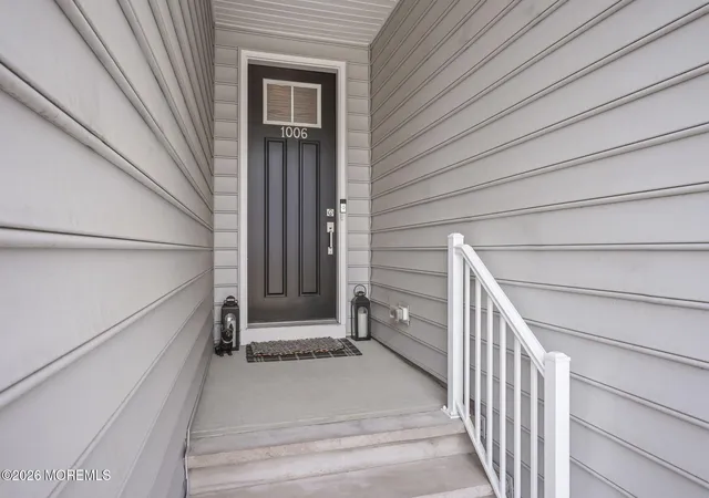 Listing Photo 4 - Condo for sale in building located at 1006 Pheasant Ln, Farmingdale, NJ 07727 - Unit #204