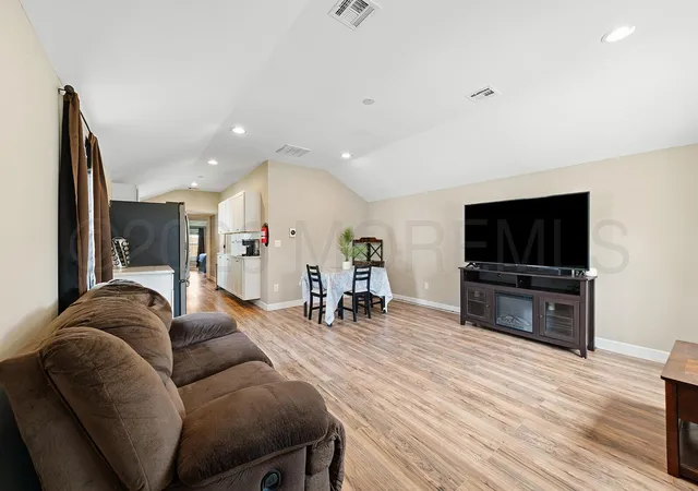 Photo 3 of Single family home for sale at 285 Shoreland Cir, South Amboy, NJ 08879 | MLS# 22628276 | Listing updated on 2026-09-10