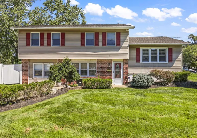 Photo 1 of Single family home for sale at 9 E Connecticut, Jackson, NJ 08527 | MLS# 22628269 | Listing updated on 2026-09-16
