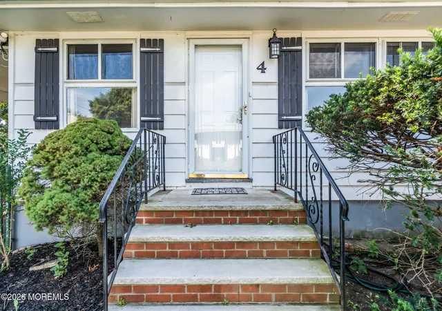Photo 3 of Single family home for sale at 4 N Parkview Ter, Hazlet, NJ 07730 | MLS# 22628658 | Listing updated on 2026-09-11