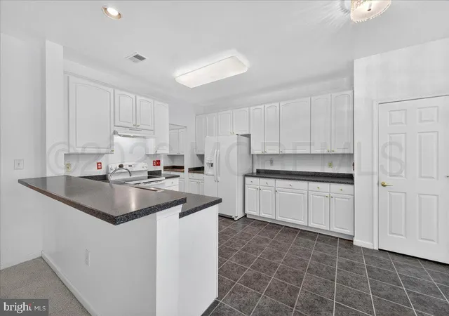 Photo 3 of Single family home for sale at 7 Allister Ln, Columbus, NJ 08022 | MLS# 22628293 | Listing updated on 2026-09-09