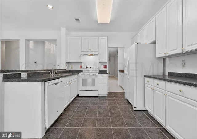 Photo 3 of Single family home for sale at 7 Allister Ln, Columbus, NJ 08022 | MLS# 22628293 | Listing updated on 2026-09-09