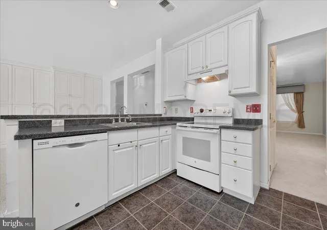 Photo 4 of Single family home for sale at 7 Allister Ln, Columbus, NJ 08022 | MLS# 22628293 | Listing updated on 2026-09-09