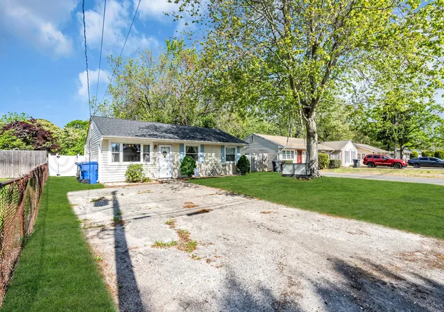 Photo 3 of Sale Pending at 530 Alfred Ln, Toms River, NJ 08753 | MLS# 22628357 | Listing updated on 2026-09-17