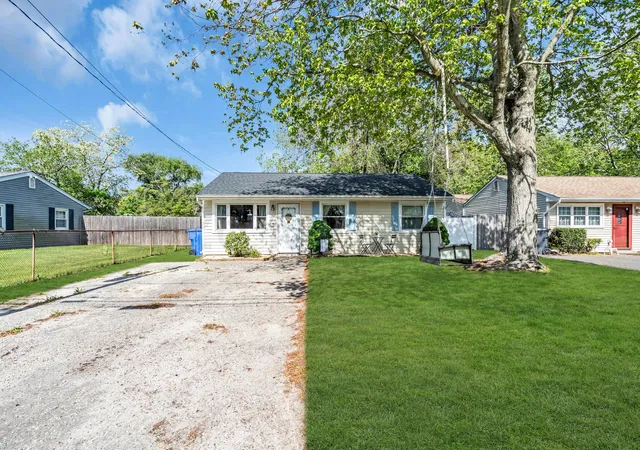 Photo 3 of Sale Pending at 530 Alfred Ln, Toms River, NJ 08753 | MLS# 22628357 | Listing updated on 2026-09-17