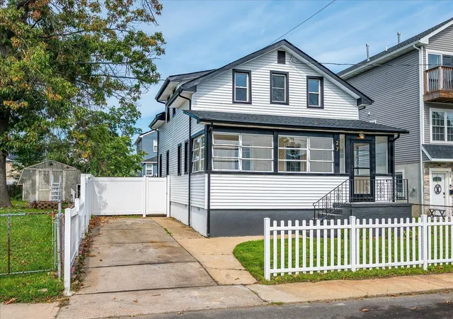 Photo 3 of Single family home for sale at 27 Birchwood Ave, Keansburg, NJ 07734 | MLS# 22628327 | Listing updated on 2026-09-14