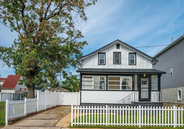 Photo 3 of Single family home for sale at 27 Birchwood Ave, Keansburg, NJ 07734 | MLS# 22628327 | Listing updated on 2026-09-14