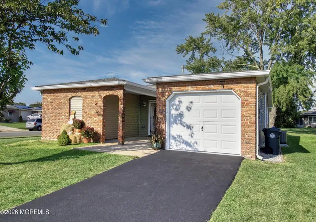 Photo 3 of Single family home for sale at 27 Rossetti Ct, Brick, NJ 08724 | MLS# 22628851 | Listing updated on 2026-09-27