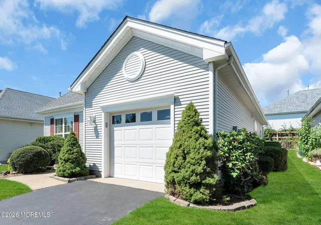 Photo 3 of Single family home for sale at 46 Goldensprings Dr, Lakewood, NJ 08701 | MLS# 22628495 | Listing updated on 2026-09-21