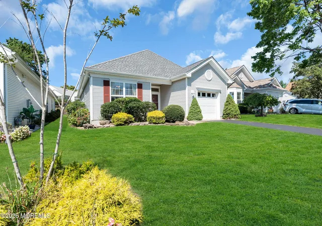 Photo 4 of Single family home for sale at 46 Goldensprings Dr, Lakewood, NJ 08701 | MLS# 22628495 | Listing updated on 2026-09-21
