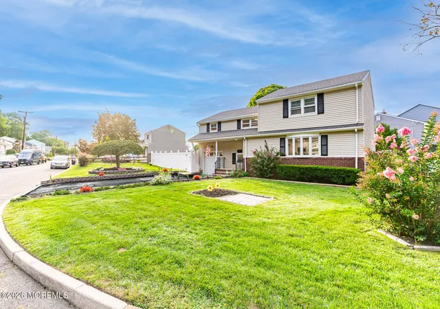 Photo 3 of Single family home for sale at 167 Crestview Dr, Middletown, NJ 07748 | MLS# 22628798 | Listing updated on 2026-10-07