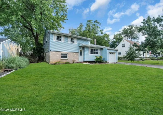 Photo 3 of Single family home for sale at 995 Hunt Dr, Toms River, NJ 08753 | MLS# 22628542 | Listing updated on 2026-09-10