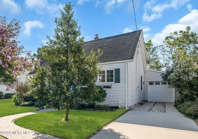 Photo 3 of Sale Pending at 811 Claridge Dr, Spring Lake, NJ 07762 | MLS# 22628745 | Listing updated on 2026-09-24
