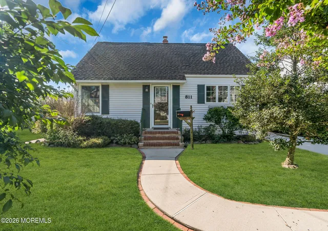 Photo 3 of Sale Pending at 811 Claridge Dr, Spring Lake, NJ 07762 | MLS# 22628745 | Listing updated on 2026-09-24