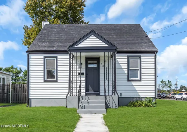 Photo 1 of Single family home for sale at 33 Morris St, Burlington, NJ 08016 | MLS# 22628712 | Listing updated on 2026-09-11