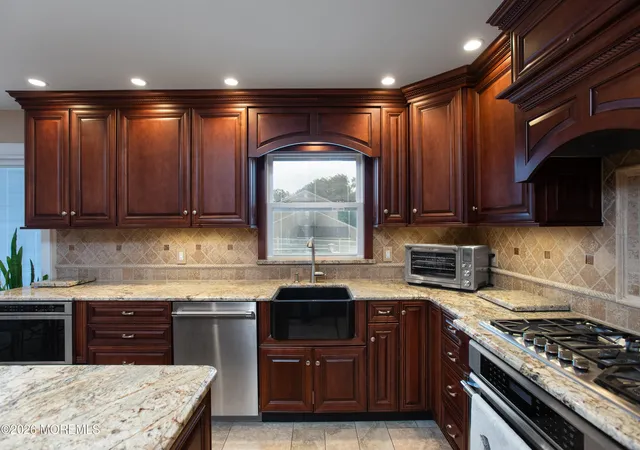 Photo 3 of Single family home for sale at 2 Mulberry Cir, Hazlet, NJ 07730 | MLS# 22628573 | Listing updated on 2026-09-17