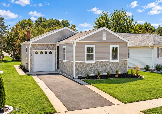 Photo 1 of Single family home for sale at 29 Santiago Dr W, Toms River, NJ 08757 | MLS# 22628624 | Listing updated on 2026-09-16